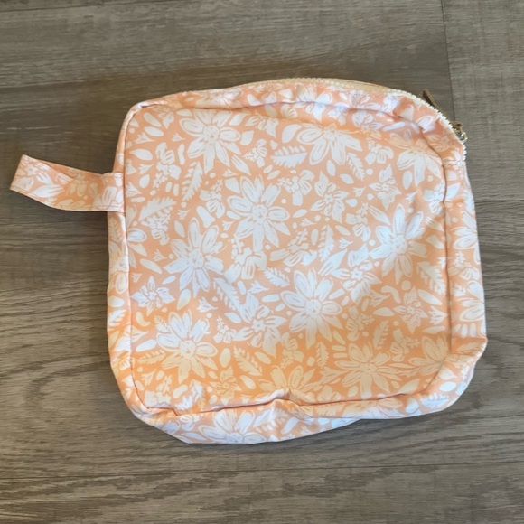 New Cleobella Mesh Zip Up Bags for Beach and Traveling - Picture 10 of 10